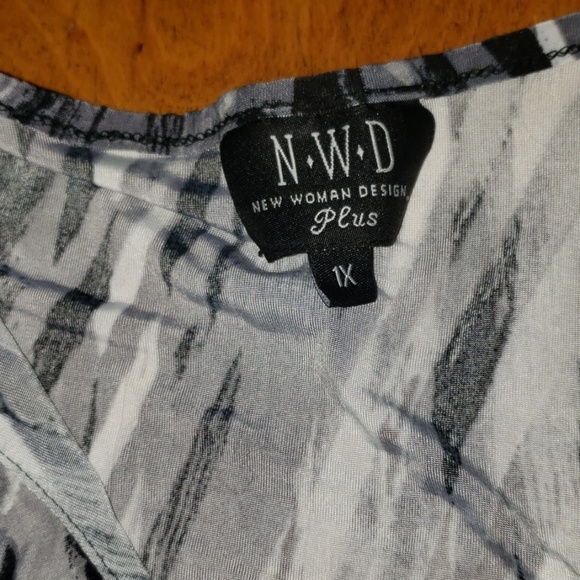 Asymmetric tank top - Picture 2 of 2